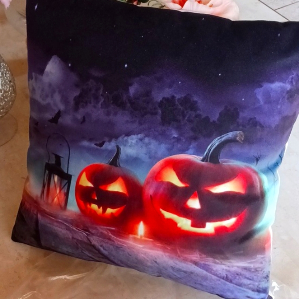 Halloween/Harvest, L.E.D. light-up"jack-o-lantern pillow,16x16 inch, NEW - Picture 7 of 8